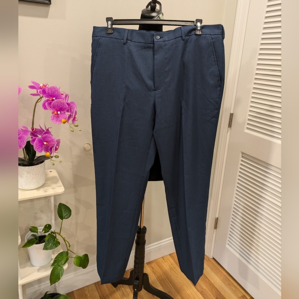 Van Heusen Men's Blue Dress Pants Size 38 x 32 Inseam  31" New